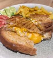 ÜÇ PEYNİRLİ TOST